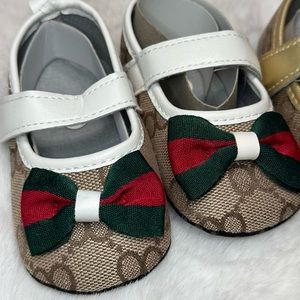 Crib shoes, baby girl, new.